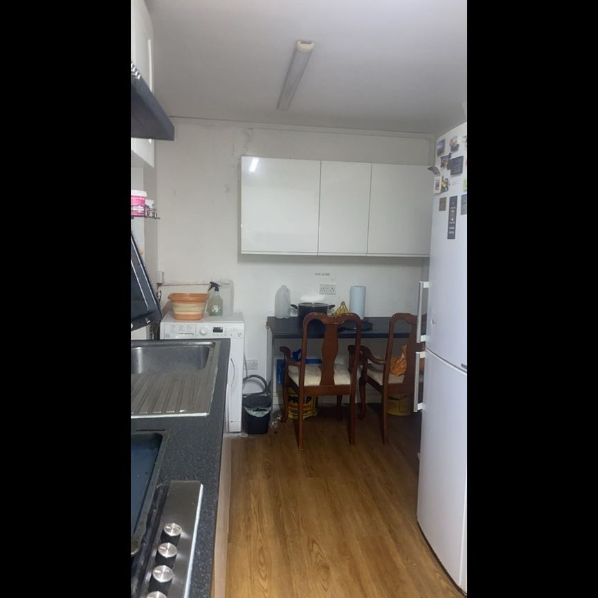 Room in a Shared House, Rochford Way Croydon, CR0 - Photo 1