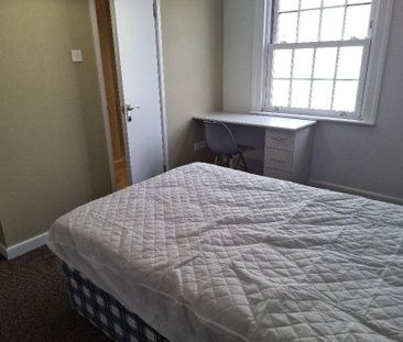 4 bedroom terraced house to rent - Photo 2