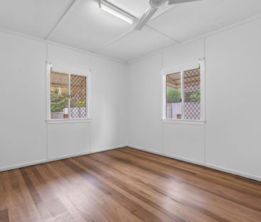 New Home less than 150 metres from Wynnum Esplanade - Photo 3