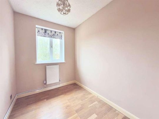 Laurelside Walk, Dunstable, Bedfordshire, LU5 - Photo 1