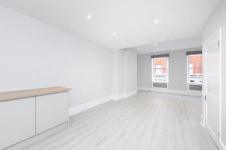 3 bedroom flat - Photo 4