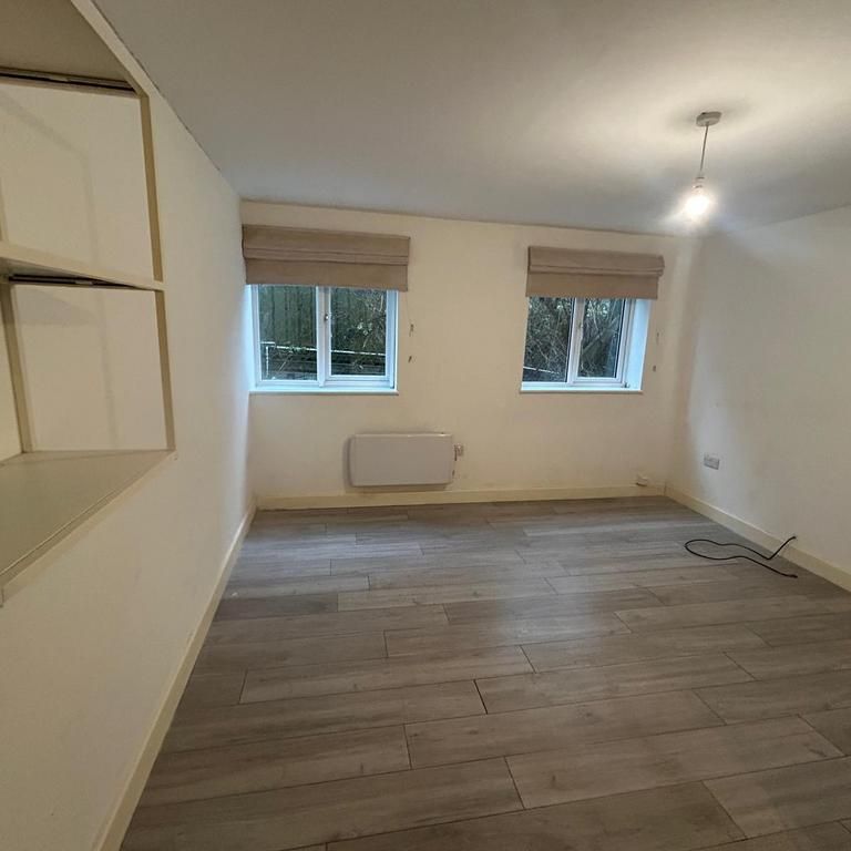 3 bedroom flat to rent - Photo 1