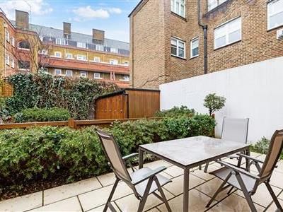 Vicarage Crescent, SW11 - Photo 3