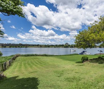 EXECUTIVE RIVERFRONT RENTAL - Photo 2