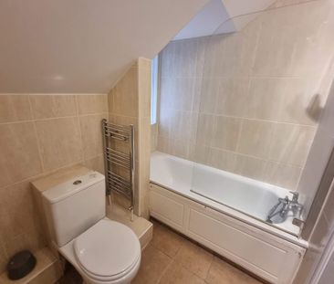 2 Bed Flat, Selborne Gardens, NW4 - Photo 2