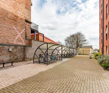 1 bedroom in a flat share to rent - Photo 1