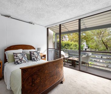 A Lovingly Revived Mid-Century Masterpiece - Photo 3