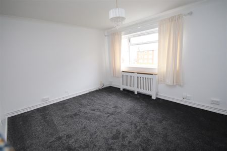 2 bedroom Flat to let - Photo 3