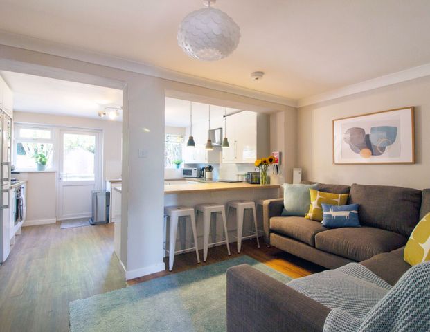 Worcester Close Room 5 - Photo 1