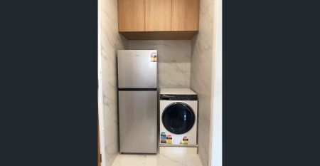 'brand new' studio-style flat - Photo 5