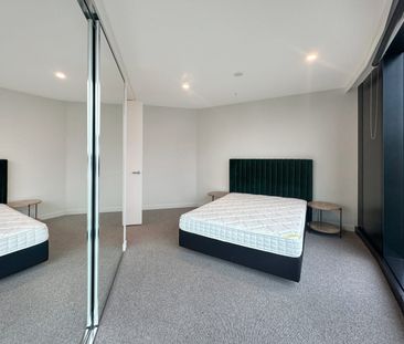 Resort Living in the heart of Melbourne - Near new furnished apartment - Photo 4