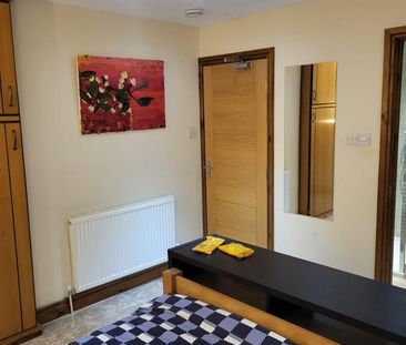 Room in a Shared House, Colliers Way, RG30 - Photo 5