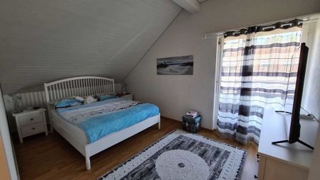 Grosszügige Dachwohnung mit Balkon! 1. Monat GESCHENKT! - Photo 5