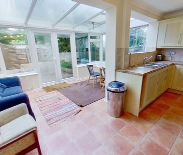 4 bedroom semi-detached house to rent - Photo 1