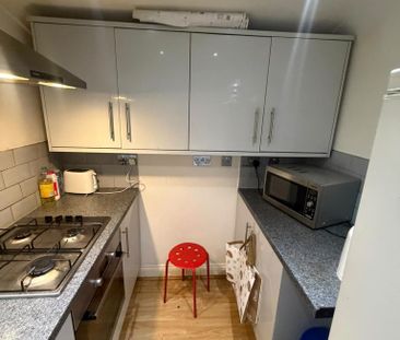 1 bedroom in a house share to rent - Photo 4