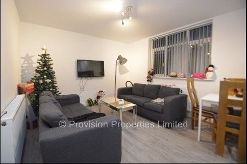 6 Bedroom House Langdale Avenue - Photo 1