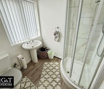 Victoria Road, Cradley Heath, B64 - Photo 3