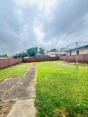 4 BEDROOM DOUBLE BRICK HOUSE - Photo 1