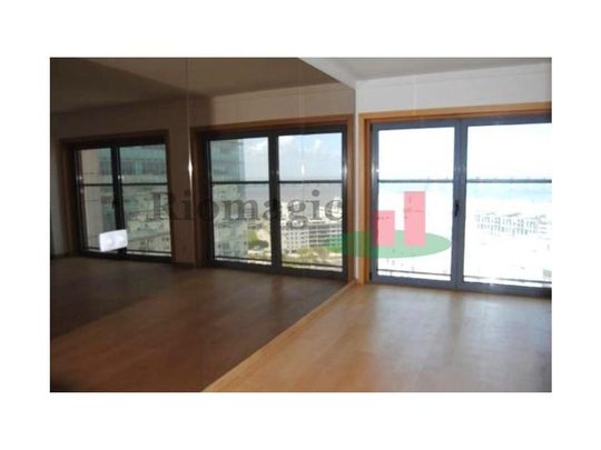 3 bedroom luxury Apartment for rent in Lisbon, Portugal - Photo 1