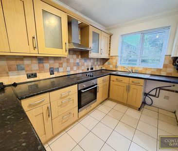 FRASER CLOSE, LAINDON WEST - Photo 5