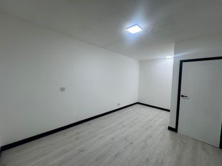 4 bedroom flat to rent - Photo 5