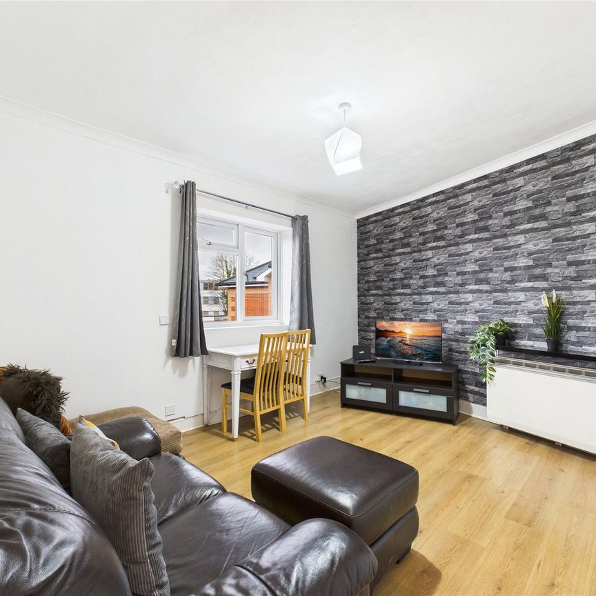 1 bedroom Flat in High Street, Hampshire - Photo 1