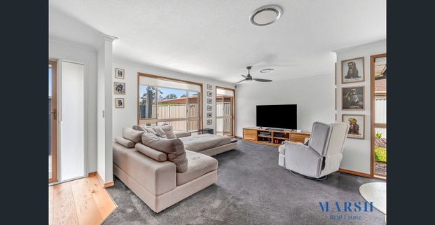 Family Living with Pool and Entertaining in Prime Robina Pocket - Photo 1