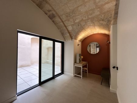 BORDEAUX CHARTRONS - APPARTEMENT DE TYPE T2 + TERRASSE + PARKING - Photo 2