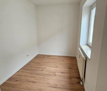 Schöne 1 Raum Wohnung neu renoviert - Photo 1