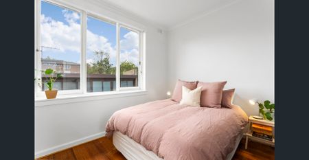 Light-Filled Top-Floor Retreat in a Prime Lifestyle Location - Photo 5