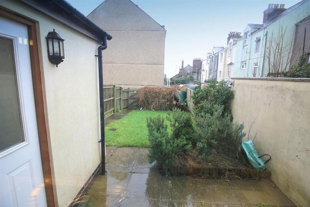 3 bedroom terraced house to rent - Photo 1