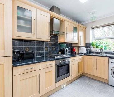 Room in a Shared House, Mafeking Avenue, E6 - Photo 3