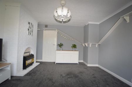 3 bedroom semi-detached house to rent - Photo 2