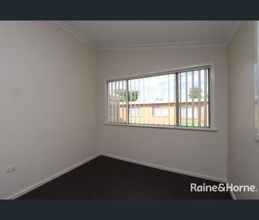 Older Home 3 bedroom - Available 26/2/26!!! - Photo 4