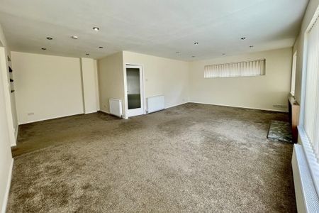 3 bedroom detached bungalow to rent - Photo 4