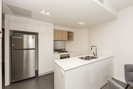 STUNNING CITY VIEWS FURNISHED APARTMENT IN SOUTH BRISBANES BEST LOCATION - Photo 4