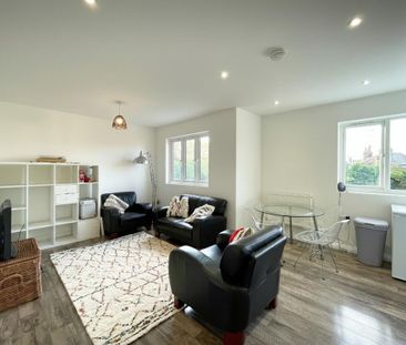 1 bedroom in a flat share to rent - Photo 3