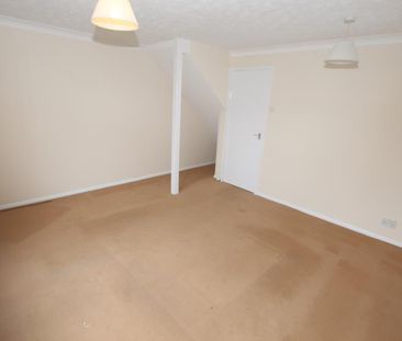 Marston Road, Woking - 2 bedrooms Property for lettings - Seymours - Photo 3