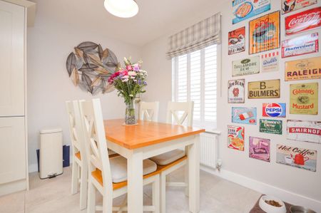 3 bedroom detached house to rent - Photo 3