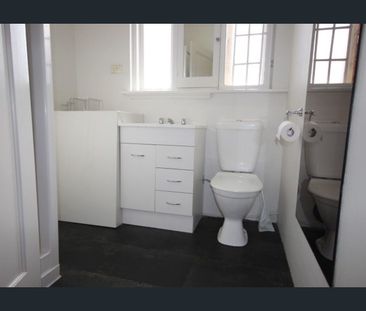 Stylish Unit in the Heart of Bentleigh - Photo 4