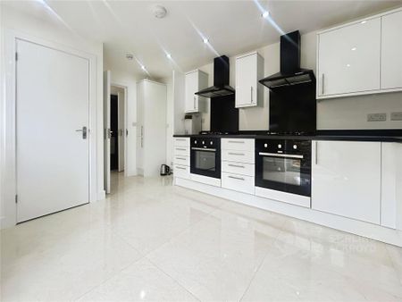 1 bedroom in a house share to rent - Photo 3