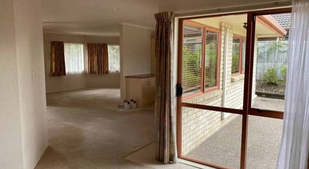 Stunning 4 bedroom family home for rent zoned ... - Photo 3