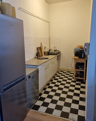 Te huur een zeer ruim opgezet appartement voor studenten gelegen aan de centrumrand van Breda. - Photo 4