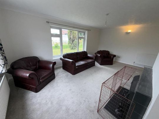 3 bedroom detached bungalow to rent - Photo 1