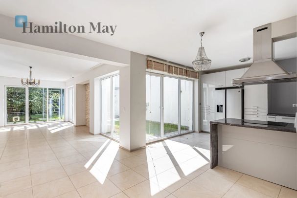 Dom w zabudowie szeregowej z ogrodem na Targówku - Photo 1