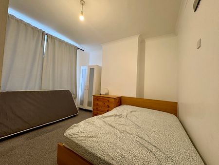 Thornton Avenue, West Drayton - Photo 3