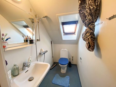 Fint værelse i taglejlighed i Hobro gågade - Foto 4
