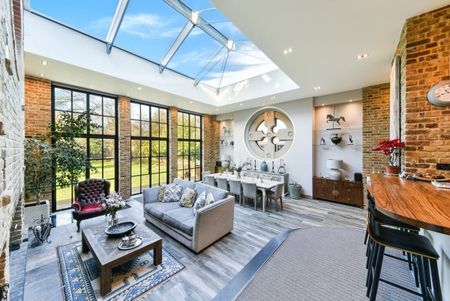 11 bedroom detached house to rent - Photo 2