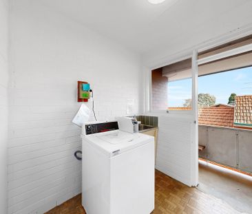 Smart, stylish and superbly located - Photo 2