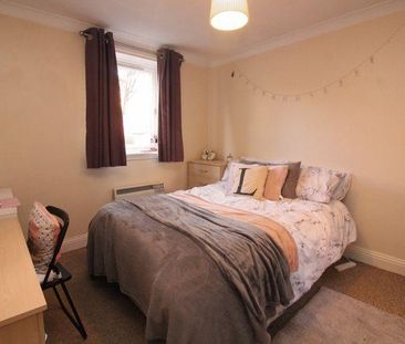 4 bedroom flat to rent - Photo 3